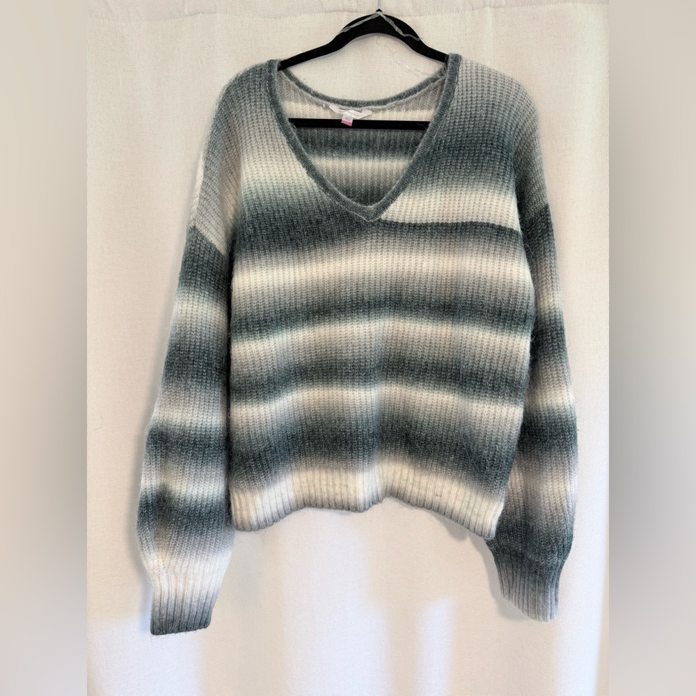 No Boundaries Ombre Space Dye V-neck Fuzzy Shades of Grey Sweater Women XL Y2K